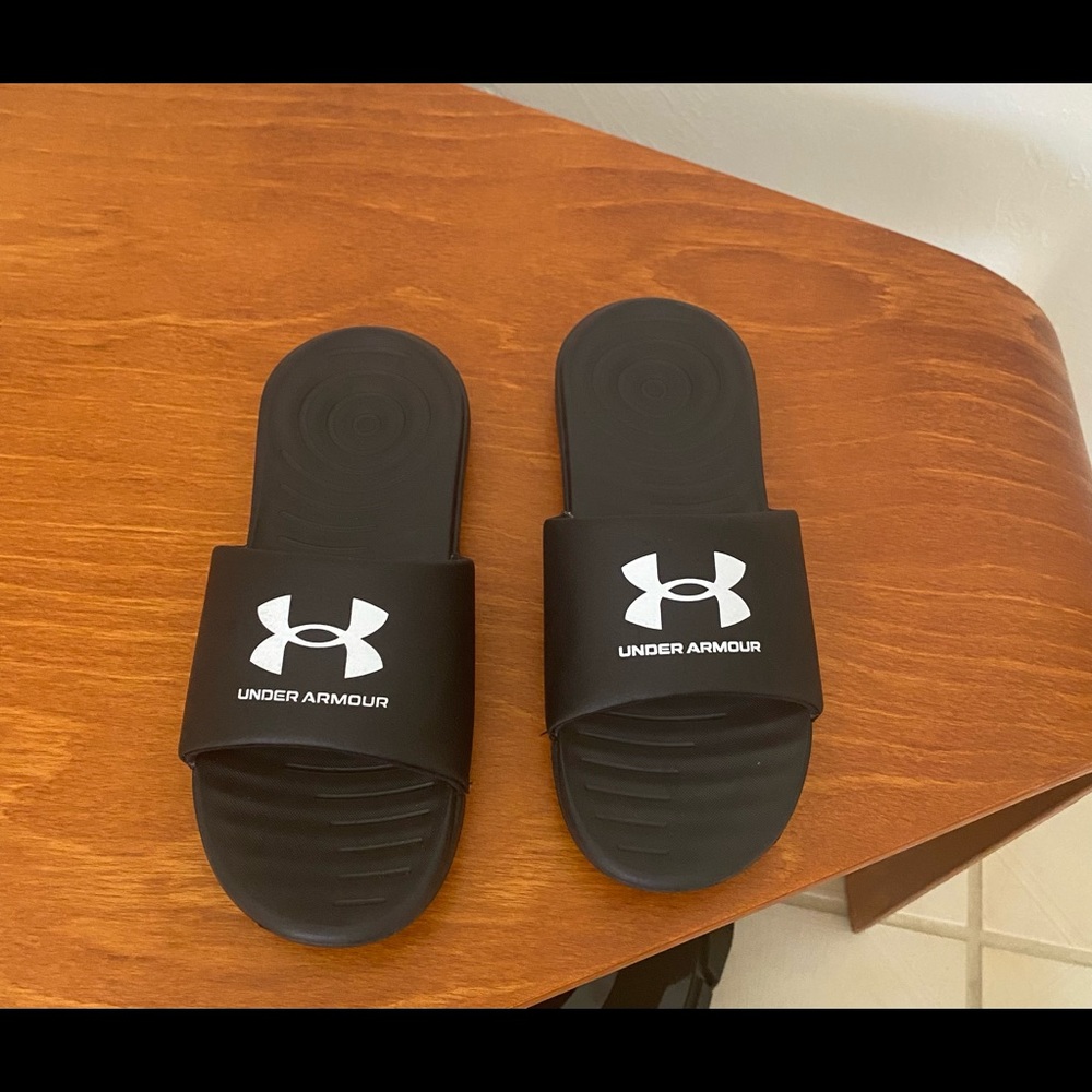 Under Armour sandals big kid size 4